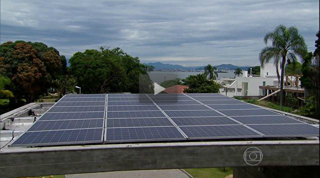 o cidadão pode produzir sua propria energia e ganhar um bom desconto na conta de luz.